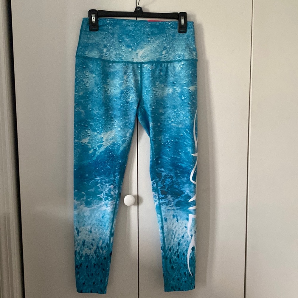 NWT Loco Skailz performance fishing leggings color bluebird water design medium